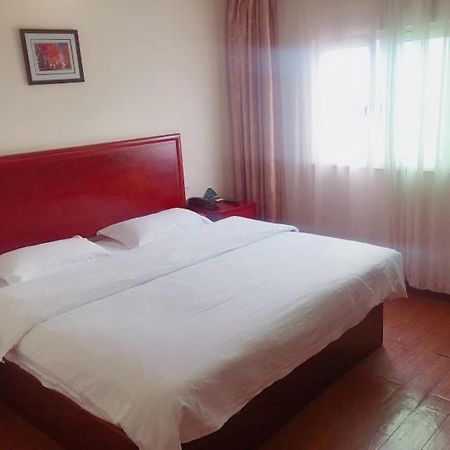 Greentree Inn Shanghai Pudong Airport Wild Animal Park Express Hotel Nanhui Bagian luar foto