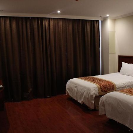 Greentree Inn Shanghai Pudong Airport Wild Animal Park Express Hotel Nanhui Bagian luar foto