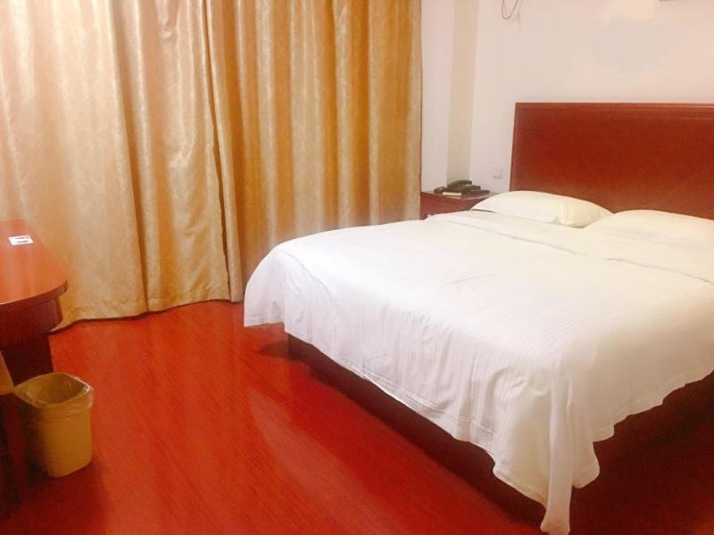 Greentree Inn Shanghai Pudong Airport Wild Animal Park Express Hotel Nanhui Bagian luar foto